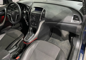 Подержанный автомобиль Opel Astra Hatchback 2011 года (9 фото)