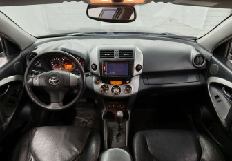 Подержанный автомобиль Toyota RAV4 2006 года (13 фото)
