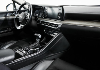 Подержанный автомобиль Kia K5 2021 года (9 фото)