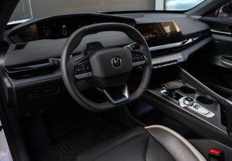 Подержанный автомобиль Changan UNI-V 2024 года (14 фото)