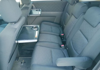 Подержанный автомобиль Mazda 5 2008 года (10 фото)