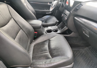 Подержанный автомобиль Kia Sorento 2011 года (9 фото)