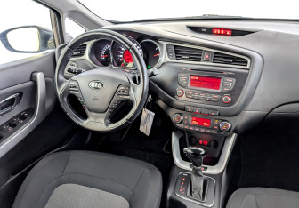 Подержанный автомобиль Kia Ceed Hatchback 2017 года (28 фото)