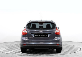 Подержанный автомобиль Ford Focus Hatchback 2013 года (4 фото)