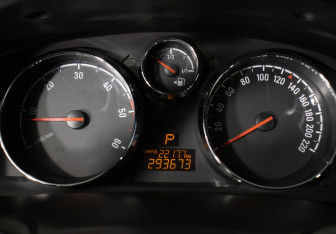 Подержанный автомобиль Opel Antara 2013 года (12 фото)