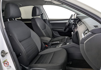 Подержанный автомобиль Skoda Octavia Liftback 2020 года (24 фото)