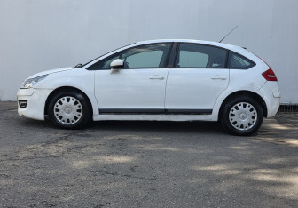 Подержанный автомобиль Citroen C4 Hatchback 2010 года (8 фото)