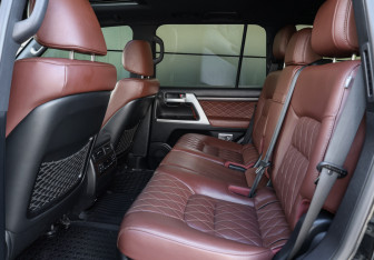 Подержанный автомобиль Toyota Land Cruiser Suv 2018 года (12 фото)