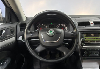 Подержанный автомобиль Skoda Octavia Liftback 2013 года (17 фото)