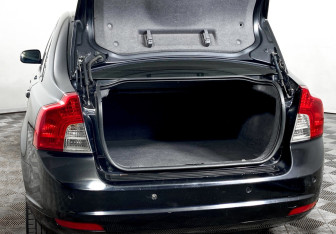 Подержанный автомобиль Volvo S40 2010 года (9 фото)