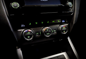 Подержанный автомобиль Skoda Octavia Liftback 2016 года (27 фото)