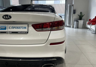 Подержанный автомобиль Kia Optima Sedan 2018 года (8 фото)