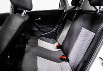 Подержанный автомобиль Volkswagen Polo Hatchback 2010 года (13 фото)