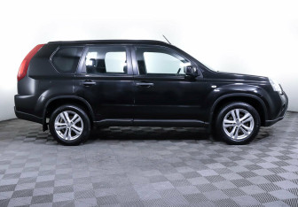 Подержанный автомобиль Nissan X-Trail 2012 года (4 фото)