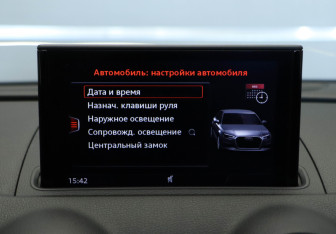 Подержанный автомобиль Audi A3 Sedan 2017 года (14 фото)