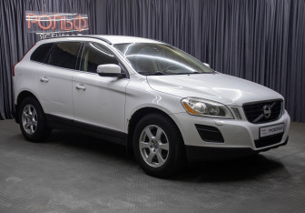 Подержанный автомобиль Volvo XC60 2010 года (3 фото)