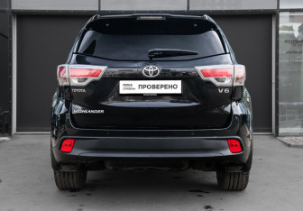 Подержанный автомобиль Toyota Highlander 2014 года (5 фото)