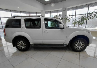 Подержанный автомобиль Nissan Pathfinder 2013 года (4 фото)
