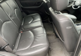 Подержанный автомобиль Mazda Tribute 2004 года (11 фото)