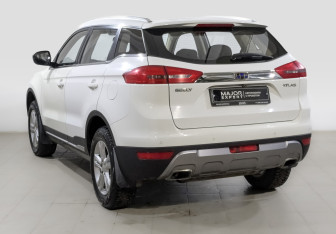 Подержанный автомобиль Geely Atlas 2018 года (7 фото)