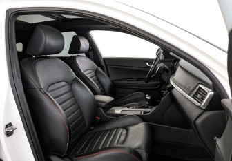 Подержанный автомобиль Kia Optima Sedan 2018 года (24 фото)