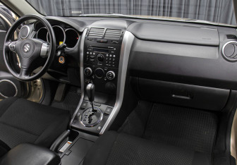 Подержанный автомобиль Suzuki Grand Vitara 2011 года (11 фото)