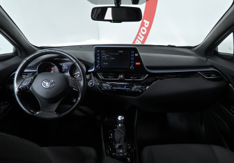 Подержанный автомобиль Toyota C-HR 2021 года (8 фото)