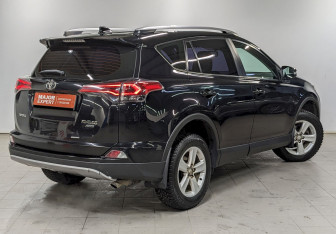 Подержанный автомобиль Toyota RAV4 2019 года (5 фото)