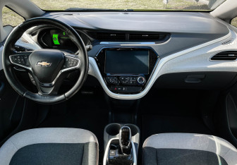 Подержанный автомобиль Chevrolet Bolt 2018 года (12 фото)