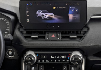 Подержанный автомобиль Toyota RAV4 2024 года (17 фото)
