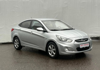 Подержанный автомобиль Hyundai Solaris Sedan 2012 года (3 фото)