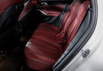 Подержанный автомобиль BMW X6 2021 года (10 фото)