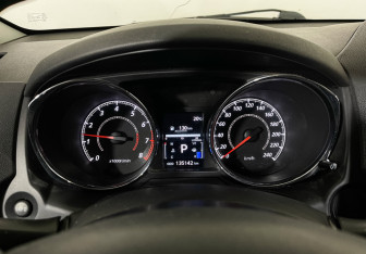 Подержанный автомобиль Mitsubishi ASX 2012 года (11 фото)