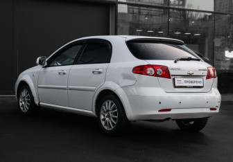Подержанный автомобиль Chevrolet Lacetti Hatchback 2011 года (6 фото)