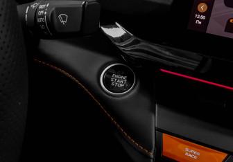 Подержанный автомобиль Changan UNI-V 2023 года (19 фото)