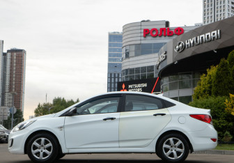 Подержанный автомобиль Hyundai Solaris Sedan 2011 года (6 фото)