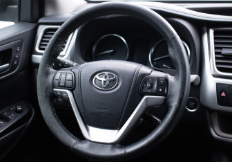 Подержанный автомобиль Toyota Highlander 2014 года (16 фото)