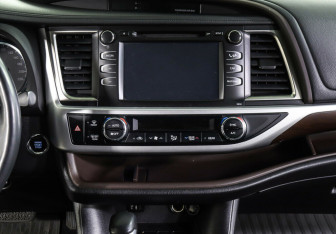 Подержанный автомобиль Toyota Highlander 2014 года (10 фото)