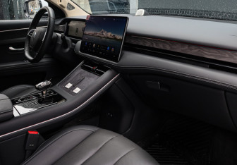 Подержанный автомобиль AITO M7 2023 года (7 фото)