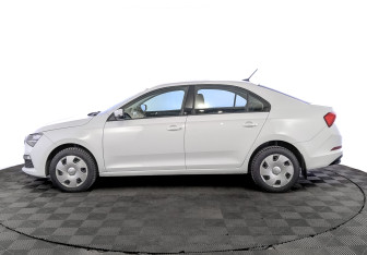 Подержанный автомобиль Skoda Rapid Liftback 2021 года (8 фото)