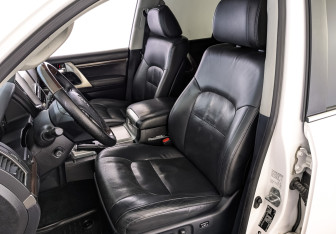 Подержанный автомобиль Toyota Land Cruiser Suv 2015 года (20 фото)