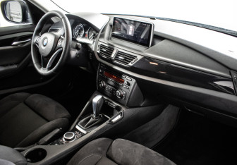 Подержанный автомобиль BMW X1 2012 года (9 фото)
