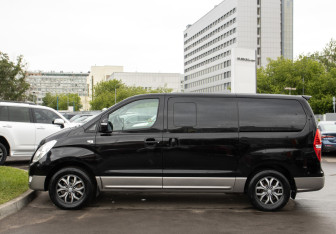 Подержанный автомобиль Hyundai Grand Starex 2017 года (6 фото)