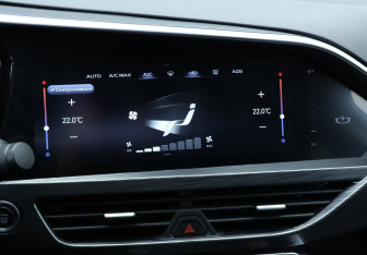 Подержанный автомобиль Geely Tugella 2022 года (16 фото)