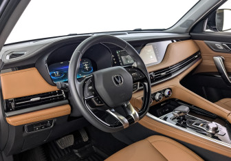 Подержанный автомобиль Changan CS95 2024 года (15 фото)
