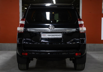 Подержанный автомобиль Toyota Land Cruiser Prado 2017 года (6 фото)