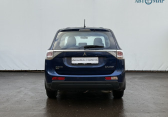 Подержанный автомобиль Mitsubishi Outlander 2014 года (6 фото)