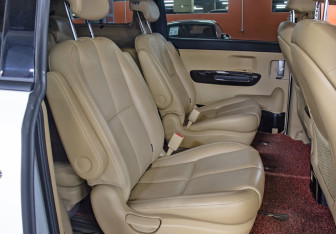 Подержанный автомобиль Kia Carnival 2018 года (12 фото)