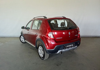 Подержанный автомобиль Renault Sandero 2011 года (4 фото)
