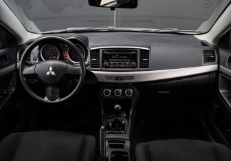 Подержанный автомобиль Mitsubishi Lancer Sedan 2014 года (9 фото)